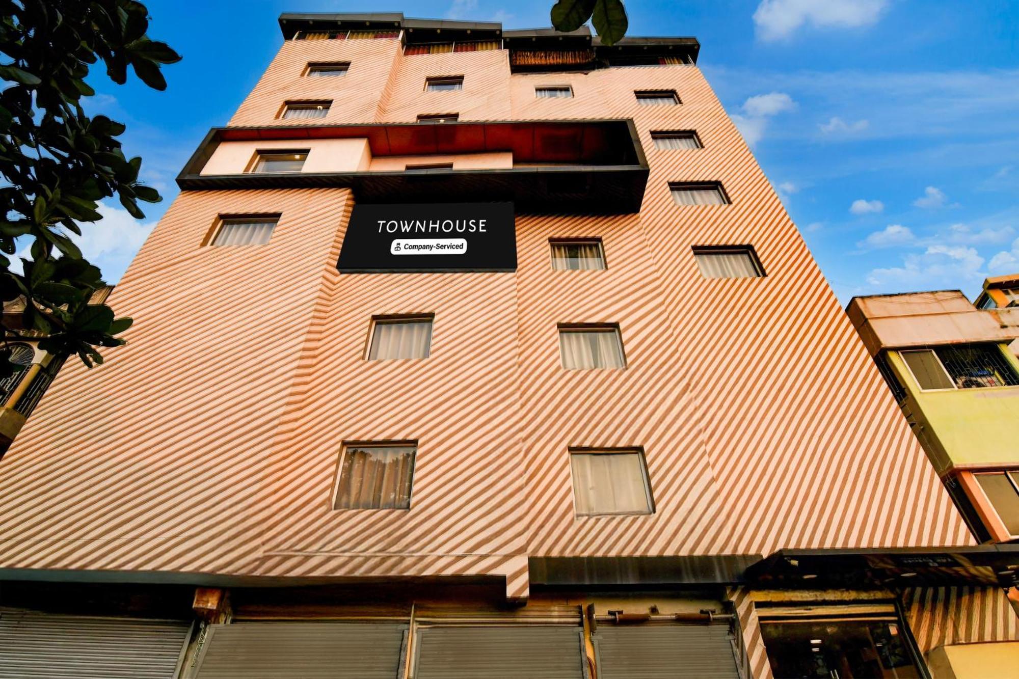 Super Townhouse Vip Road Formerly The Sky Колката Екстериор снимка