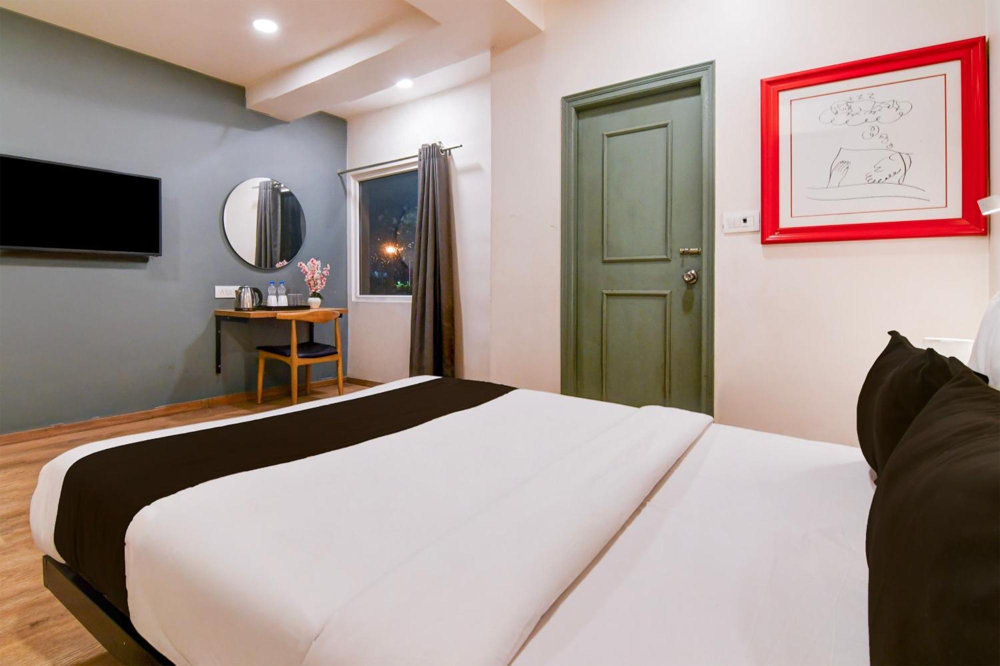Super Townhouse Vip Road Formerly The Sky Колката Екстериор снимка