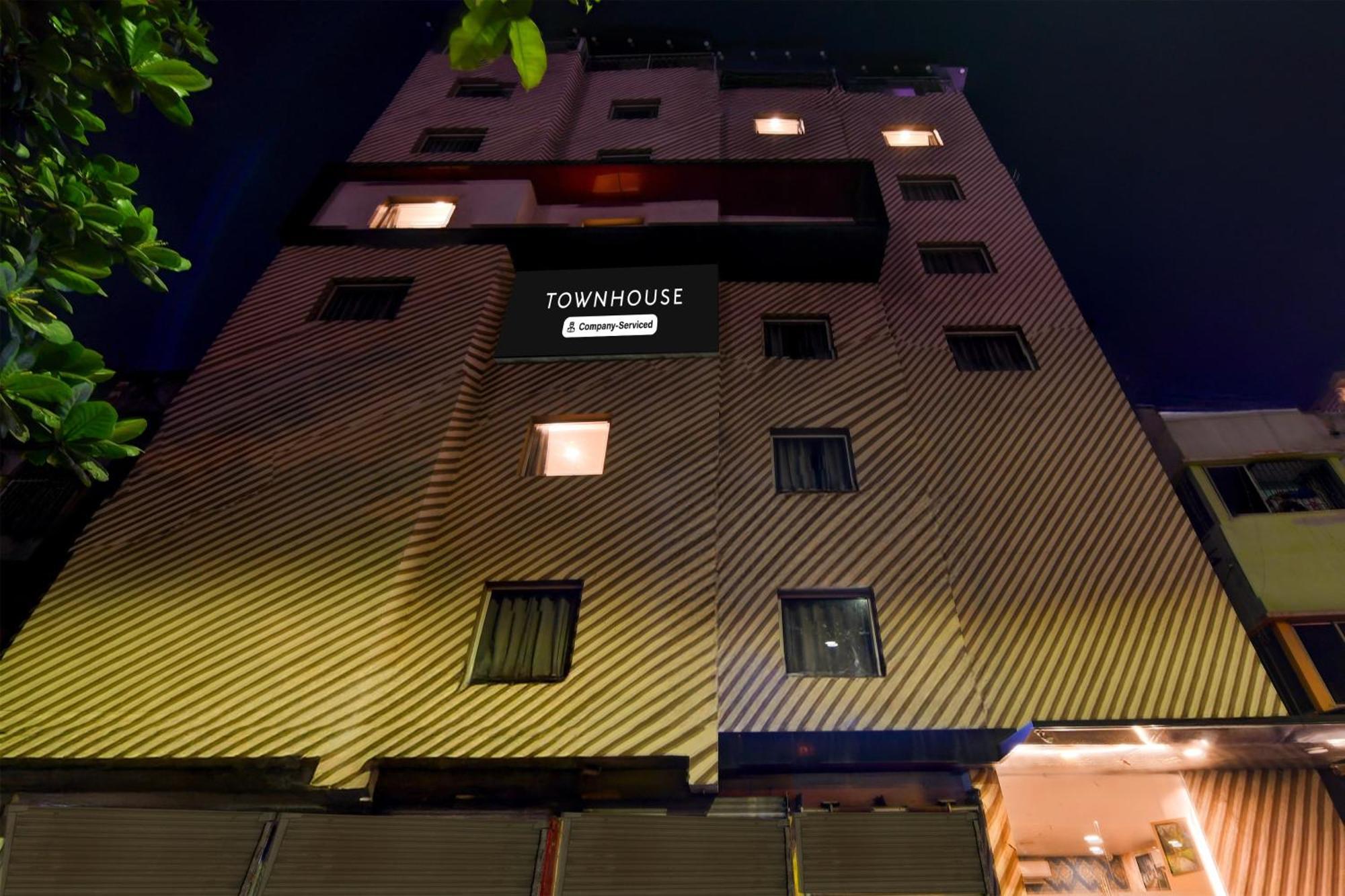 Super Townhouse Vip Road Formerly The Sky Колката Екстериор снимка